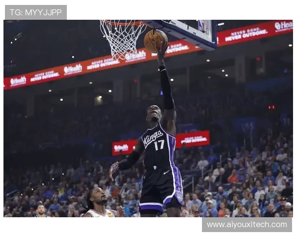 勇士第三节轰23记三分，10人命中创历史纪录